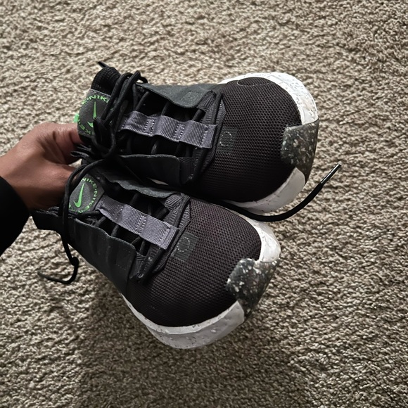 Nike - Picture 3 of 4